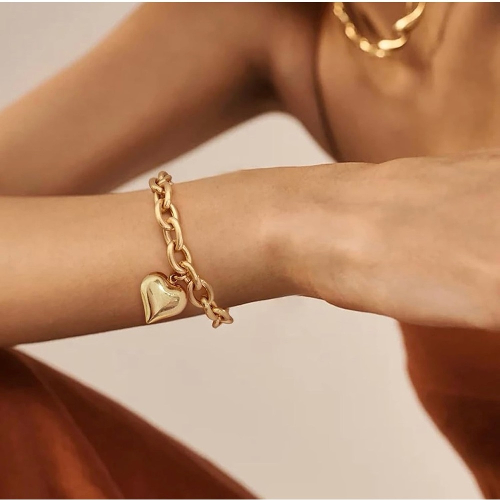 Gold Heart Charm Bracelet - Picture 5 of 6